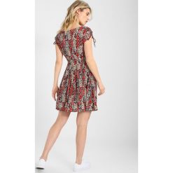 Free People MISS RIGHT MINI Sukienka letnia black. Czarne sukienki damskie marki Free People, na lato, l, bez wzorów, z wiskozy, bez kołnierzyka, bez rękawów, mini. Za 409,00 zł.