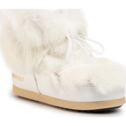 Śniegowce MOON BOOT - Mb Far Side 50 Low Shearling 24201800001 White. Białe kozaki damskie Moon Boot, na zimę, ze skóry, bez zapięcia. W wyprzedaży za 1549,00 zł.