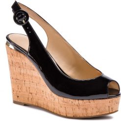 Sandały GUESS - Hardy2 FL6HD2 PAF04 BLACK. Czarne klapki damskie Guess, z aplikacjami, ze skóry ekologicznej, bez obcasa, na obcasie. W wyprzedaży za 499,00 zł.