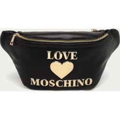 Love Moschino - Nerka. Czarne nerki damskie Love Moschino, w paski, ze skóry ekologicznej, duże, z aplikacjami. Za 659,90 zł.