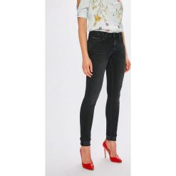 Tommy Jeans - Jeansy Naomi. Czarne rurki damskie marki Tommy Jeans. Za 399,90 zł.