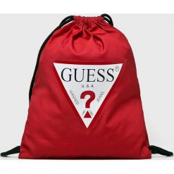 Guess Jeans - Plecak. Czerwone plecaki damskie Guess Jeans, z nadrukiem, z poliesteru. W wyprzedaży za 69,90 zł.