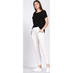Białe Spodnie Dresowe Tranquility. Białe spodnie dresowe damskie Born2be, s, z dresówki. Za 29,99 zł.