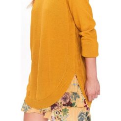 SWETER DAMSKI W MODNYM FASONIE. Brązowe swetry oversize damskie marki Top Secret, na zimę, z dzianiny. W wyprzedaży za 59,99 zł.