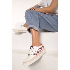 Biało-Czerwone Trampki Subways Noise. Czerwone espadryle damskie Born2be, bez wzorów, bez zapięcia. W wyprzedaży za 49,99 zł.
