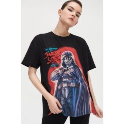 Koszulka oversize Star Wars - Czarny. Czarne koszulki damskie Cropp, s, z motywem z bajki, retro, bez kołnierzyka, bez rękawów. Za 49,99 zł.