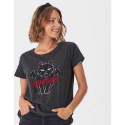 Koszulka z nadrukiem - Szary. Szare koszulki damskie House, s, z nadrukiem, bez kołnierzyka, bez rękawów. Za 39,99 zł.