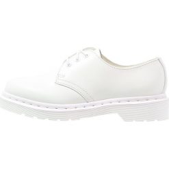 Dr. Martens 1461 Oksfordki white. Białe jazzówki damskie marki Dr. Martens, na sznurówki. Za 629,00 zł.
