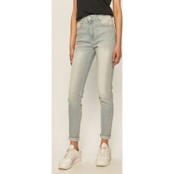 Wrangler - Jeansy. Niebieskie jeansy damskie Wrangler, s, z podwyższonym stanem. W wyprzedaży za 169,90 zł.