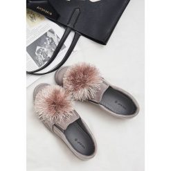 Szare Slip On Already Over Me. Szare tenisówki damskie vices. Za 59,99 zł.
