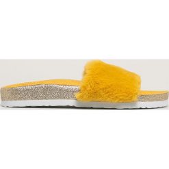 Etam - Kapcie Curcuma. Kapcie damskie Etam, z materiału. W wyprzedaży za 59,90 zł.