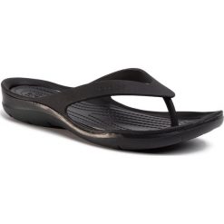 Japonki CROCS - Swiftwater Flip W 204974 Black/Black. Czarne klapki damskie Crocs, bez wzorów, z tworzywa sztucznego, bez obcasa. Za 129,00 zł.