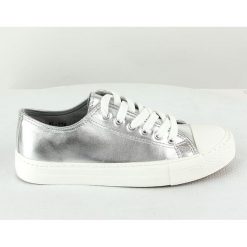 Sneakersy w kolorze biało-srebrnym. Trampki i tenisówki damskie Suredelle, Sixth Sens. W wyprzedaży za 89,95 zł.