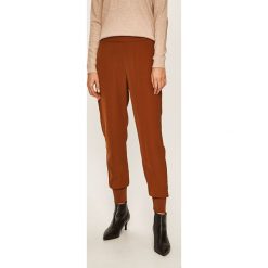 Vero Moda - Spodnie. Spodnie damskie Vero Moda, s, bez wzorów, z poliesteru, casualowe. W wyprzedaży za 99,90 zł.