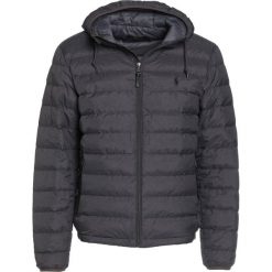Polo Ralph Lauren Kurtka puchowa windsor heather. Szare marynarki męskie Polo Ralph Lauren, na zimę, xxl, bez wzorów, z poliesteru. W wyprzedaży za 881,30 zł.