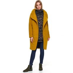 Wełniany płaszcz ze stójką. Żółte płaszcze damskie Top Secret, na zimę, bez wzorów, z wełny, eleganckie. W wyprzedaży za 189,99 zł.