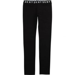 Dkny - Legginsy dziecięce 110-146 cm. Czarne spodnie dziewczęce DKNY, z nadrukiem, z elastanu. W wyprzedaży za 119,90 zł.