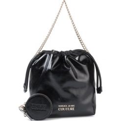 Torebka VERSACE JEANS COUTURE - E1VUBBK4 Nero 899. Czarne torebki klasyczne damskie Versace Jeans Couture, bez wzorów, z jeansu, klasyczne, bez dodatków. W wyprzedaży za 639,00 zł.