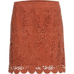 Krótka spódnica z materiału w optyce zamszu bonprix koniakowy. Pomarańczowe minispódniczki damskie marki bonprix, krótkie. Za 99,99 zł.