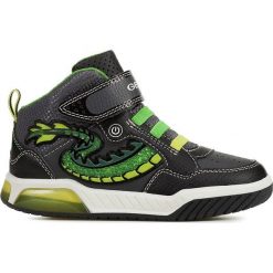Geox - Buty dziecięce. Czarne trampki chłopięce Geox, bez wzorów, ze skóry, sportowe, z okrągłym noskiem, bez zapięcia. W wyprzedaży za 159,90 zł.