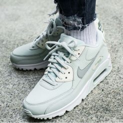 Buty Nike Wmns Air Max 90 (325213-053). Zielone buty sportowe damskie marki Nike, z materiału. Za 294,99 zł.