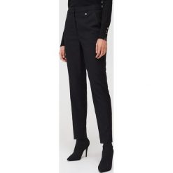 Eleganckie spodnie z kantem - Czarny. Czarne spodnie damskie Mohito. Za 139,99 zł.