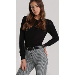 Czarny Sweter Aethelea. Czarne bluzy damskie Renee, s, bez wzorów, casualowe, bez rękawów, bez kaptura. Za 99,99 zł.