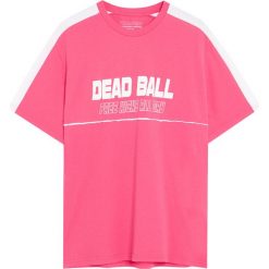 Koszulka z długim rękawem i kontrastowymi panelami. Czerwone koszulki męskie Pull&Bear, m, bez wzorów, z kontrastowym kołnierzykiem, z długim rękawem, długie. Za 41,90 zł.
