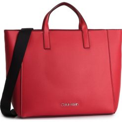 Torebka CALVIN KLEIN - Strap Shopper K60K605041 635. Czerwone torby damskie na zakupy Calvin Klein, bez wzorów, ze skóry ekologicznej, klasyczne, bez dodatków. W wyprzedaży za 449,00 zł.