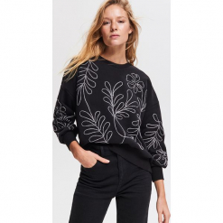 Bluza z aplikacjami - Czarny. Czarne bluzy damskie marki Reserved, l, z aplikacjami. Za 99,99 zł.