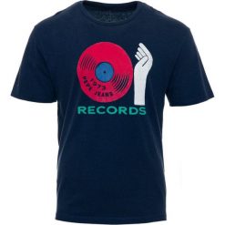 Pepe Jeans koszulka męska Willis L ciemnoniebieska. Niebieskie koszulki męskie Pepe Jeans, m, z nadrukiem, z jeansu, eleganckie, bez kołnierzyka, z krótkim rękawem, krótkie. Za 169,00 zł.