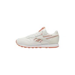 Buty Reebok Classic Buty Classic Leather. Białe trampki i tenisówki damskie Reebok Classic, bez wzorów, bez zapięcia. Za 379,00 zł.