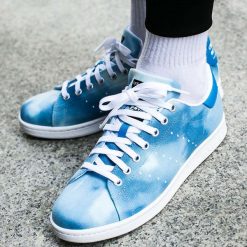 Buty adidas Pharrell Williams Hu Holi Stan Smith (AC7045). Buty sportowe męskie Adidas, ze skóry, bez zapięcia, Adidas Pharrell Williams. Za 246,99 zł.