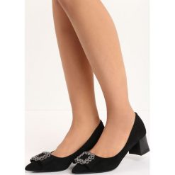 Czarne Czółenka Heart Drill. Czarne buty ślubne damskie marki Born2be, ze szpiczastym noskiem, na niskim obcasie, na słupku. Za 49,99 zł.