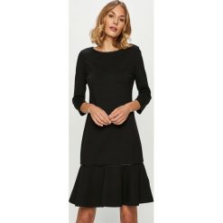 Calvin Klein - Sukienka. Czarne sukienki damskie Calvin Klein, na co dzień, m, bez wzorów, z elastanu, casualowe, z okrągłym kołnierzem, bez rękawów, mini, rozkloszowane. Za 599,90 zł.