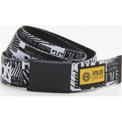 Materiałowy pasek ze wzorem - Żółty. Żółte paski męskie Cropp, w paski, z tkaniny. Za 29,99 zł.