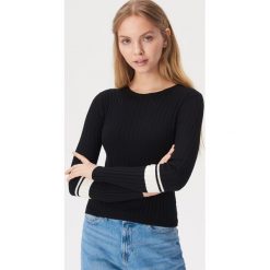 Sweter z prążkowaną fakturą - Czarny. Czarne swetry damskie Sinsay, xl, bez wzorów, prążkowane, bez rękawów, bez kaptura. Za 39,99 zł.