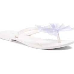 Japonki MELISSA - Harmonic Bow VI Ad 32445 White 53391. Białe klapki damskie Melissa, bez wzorów, z tworzywa sztucznego, bez obcasa, na obcasie. W wyprzedaży za 149,00 zł.