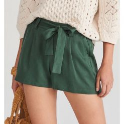 Szorty z lyocellu - Khaki. Brązowe szorty damskie Reserved, bez wzorów, z lyocellu. Za 79,99 zł.