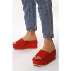 Czerwone Klapki Very Warm. Czerwone klapki damskie Born2be, bez wzorów, na wysokim obcasie, na płaskiej podeszwie. Za 79,99 zł.