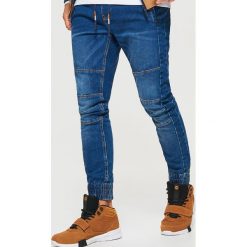 Jeansy SLIM JOGGER - Granatowy. Niebieskie jeansy męskie regular Cropp. Za 139,99 zł.