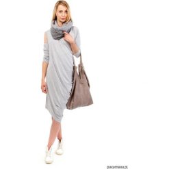Sukienka damska Yasmine Look szary melanż. Szare sukienki asymetryczne marki Pakamera, melanż, z dżerseju, z asymetrycznym kołnierzem, midi. Za 199,00 zł.