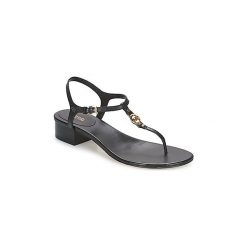 Sandały MICHAEL Michael Kors CAYLA MID. Czarne sandały damskie MICHAEL Michael Kors, bez wzorów, bez obcasa, bez zapięcia. W wyprzedaży za 419,30 zł.