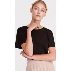 Gladki T-shirt - Brązowy. Pomarańczowe t-shirty damskie Reserved, s, bez wzorów, bez kołnierzyka. Za 59,99 zł.