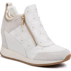 Sneakersy GEOX - D Nydame D D020QD 08522 C1352 White/Off White. Białe półbuty damskie Geox, z zamszu. W wyprzedaży za 429,00 zł.