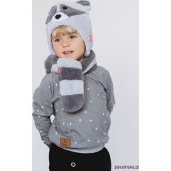 Czapka w zestawie z łapkami i szalikiem Szop. Szare czapeczki niemowlęce marki Pakamera. Za 109,00 zł.
