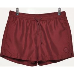 Spodenki kąpielowe - Bordowy. Czerwone kąpielówki chłopięce marki Cropp, l. Za 49,99 zł.