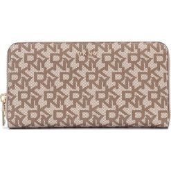 DKNY Bryant Portfel Brązowy. Pomarańczowe portfele damskie DKNY, bez wzorów, z materiału. Za 573,95 zł.