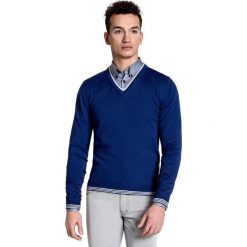 Sweter DARIO 15-22SR. Białe swetry klasyczne męskie marki Giacomo Conti, m, w paski, z kaszmiru, z klasycznym kołnierzykiem. Za 149,00 zł.