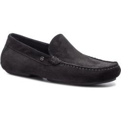 Mokasyny TOMMY HILFIGER - 2 Mb Mercedes Suede Driver FM0FM02242 Black 990. Czarne mokasyny męskie TOMMY HILFIGER, na co dzień, bez wzorów, ze skóry, klasyczne, bez zapięcia. W wyprzedaży za 319,00 zł.